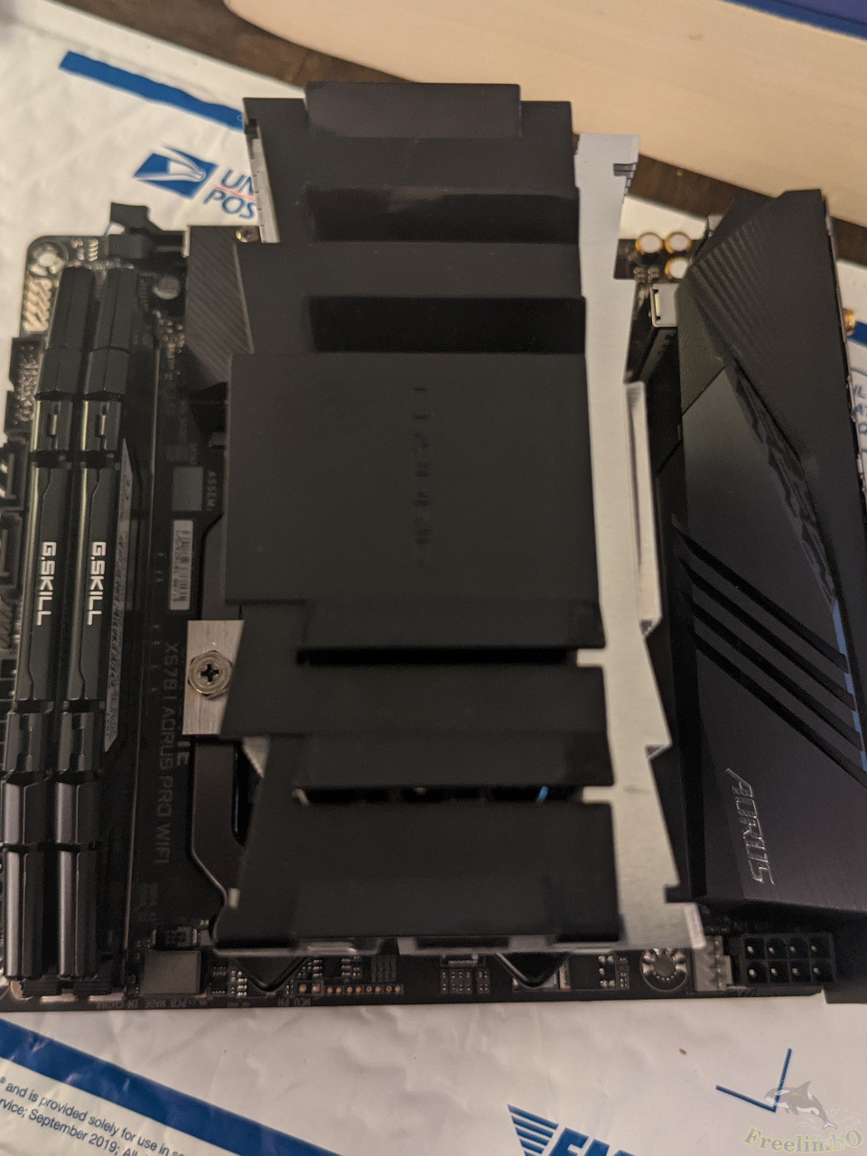 /img/2021-08-21a/X570-I_tower_top.jpg